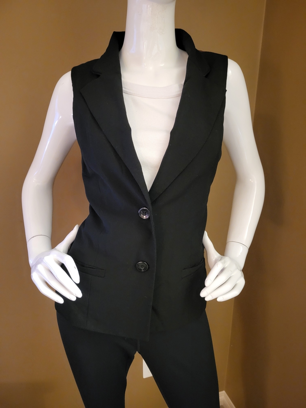 Suzy Shier Black Tailored Sleeveless Blazer Vest